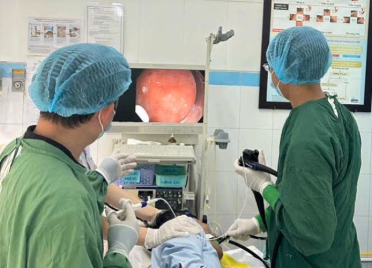 Nội soi can thiệp điều trị ung thư dạ dày sớm cho bệnh nhân 57 tuổi